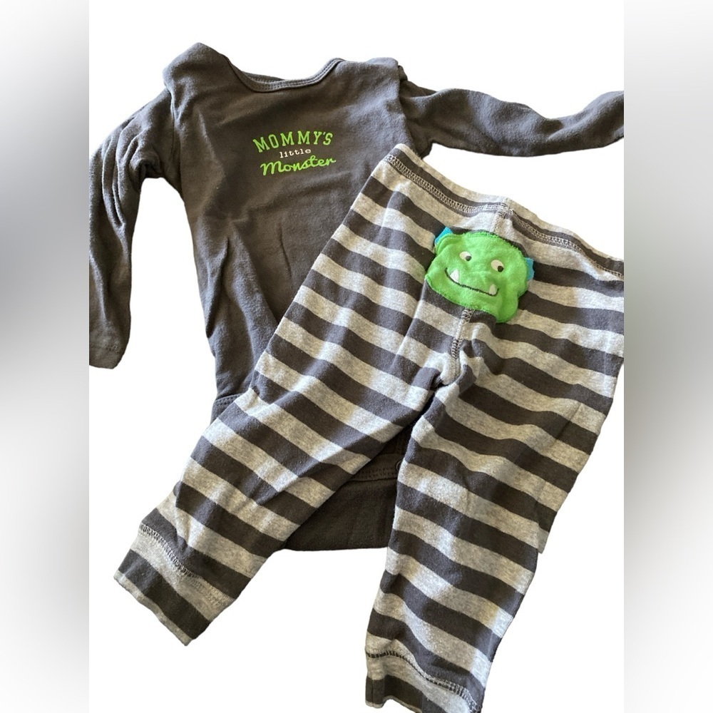 Carters Onsie and pant set Mommy’s little monster gray white 12 months